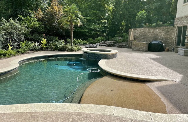 Vacation Resort: Heated Pool, Spa, Gym, Kitchen, Laundry, in Tranquil Setting