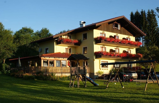 Ferienzimmer Schlüsselblume, Gänseblümchen, Veilchen - Bio-Bauernhof Familie