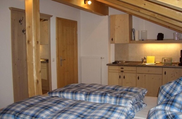 Ferienzimmer Ramsau 20 qm 2 Personen, Wohnschlafraum, Terrasse