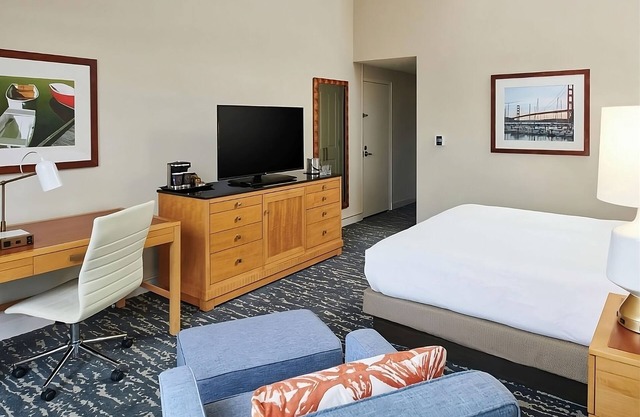 Vacation Starts Here in Berkeley! Near Morcom Amphitheater of Roses, w/ Pool!