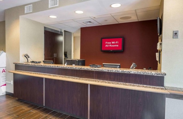 Vacation Starts Here! Pet Friendly Property, Near Logan Airport!