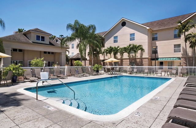 Vacation Starts Here! Outdoor Pool and BBQ Facilities, Near Fish Tale Marina!