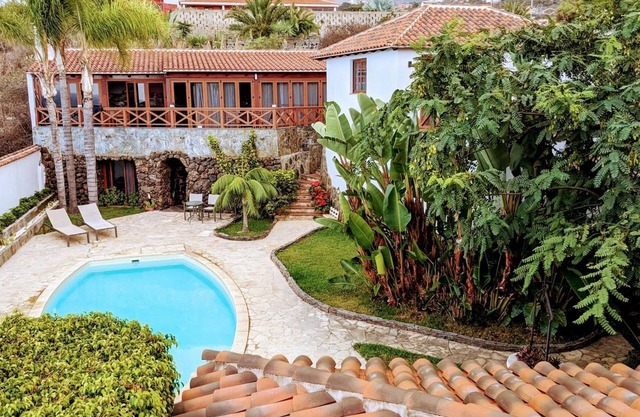 Ferienvilla 'Gardel - La Cueva' mit Meerblick, Gemeinschaftspool und Wi-Fi