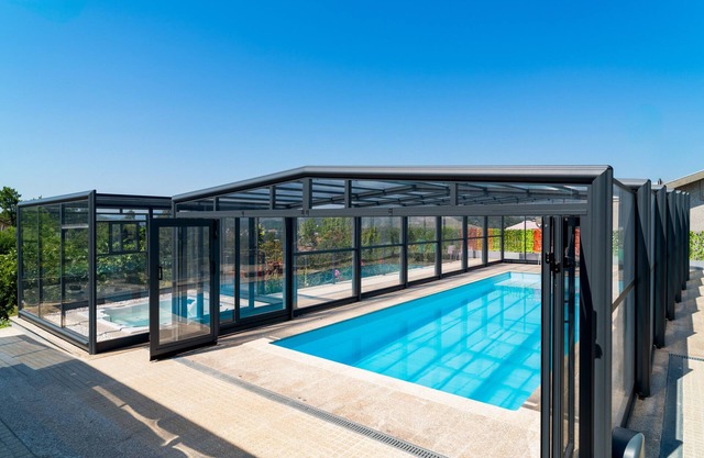 Ferienvilla in Porto/Lever mit privatem beheiztem Innenpool, Spa, Klimaanlage und WLAN.
