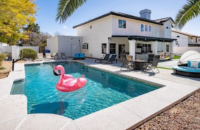 VACAY THE TULUM WAY with POOL, PICKLEBALL, BOCCE BALL, SPA & MORE