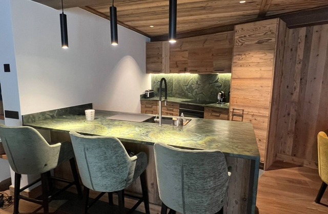 Val-d'Isère: 3-Zi-Wohnung für 6 Pers, Balkon mit Dorfblick, Parkplatz, WIFI