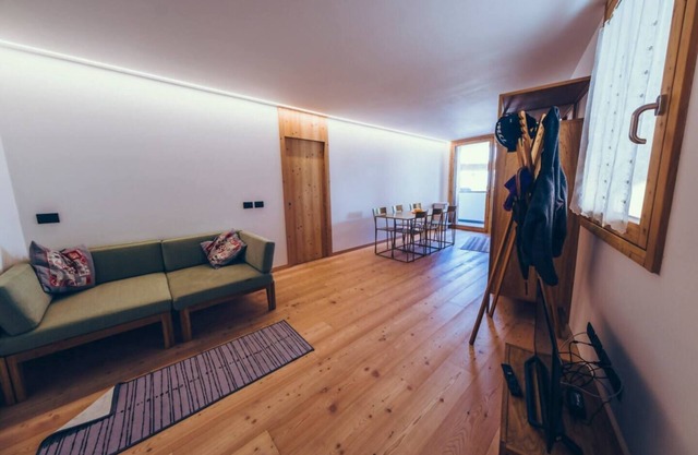 CiasaNÜ - First Floor - with balcony, walk to the start of the Sella Ronda