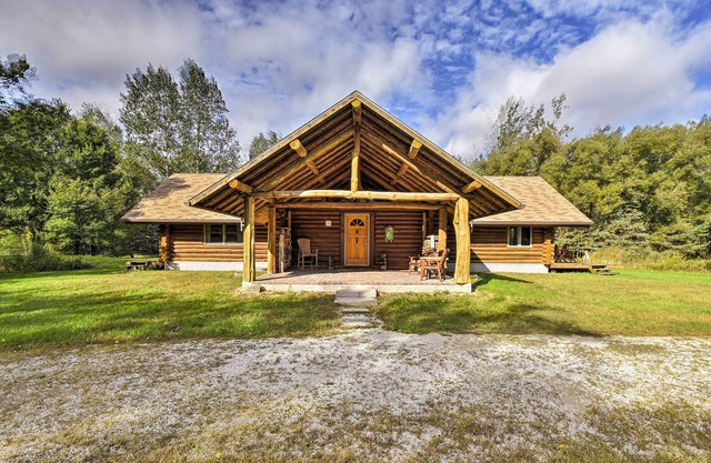Valders Log Cabin in der Nähe von EEA Air Show & Sheboygan!