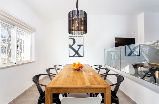 Vale do Lobo Design Villa: heated pool w/ kids section, golf discounts