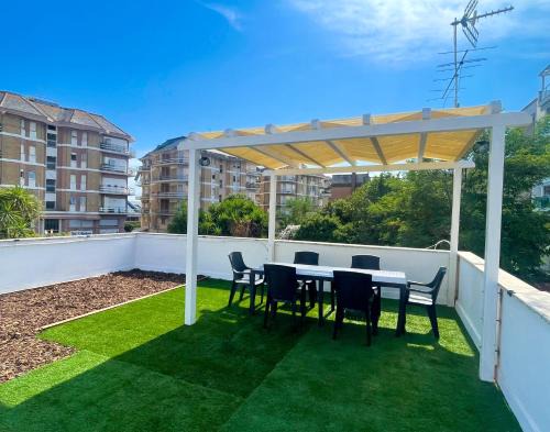 VALE MARE BLU Apartment - Steps from the Sea 50mt & Train and Bus Station