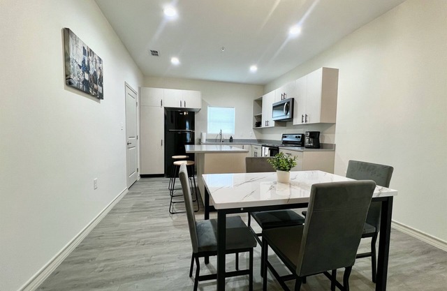 Valle Hermoso - Brand New Apartment Near SpaceX!