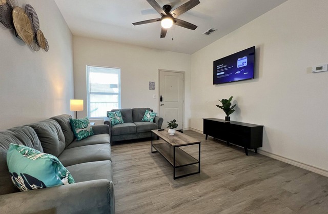 Valle Hermoso - Brand New Apartment Near SpaceX!