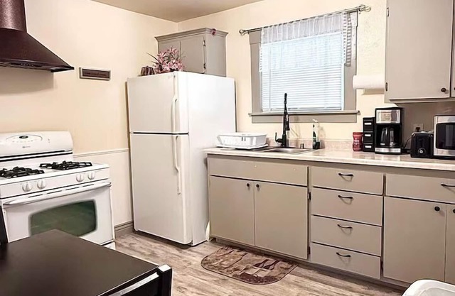 Vallejo 1BR Adorable Cottage by the Napa River