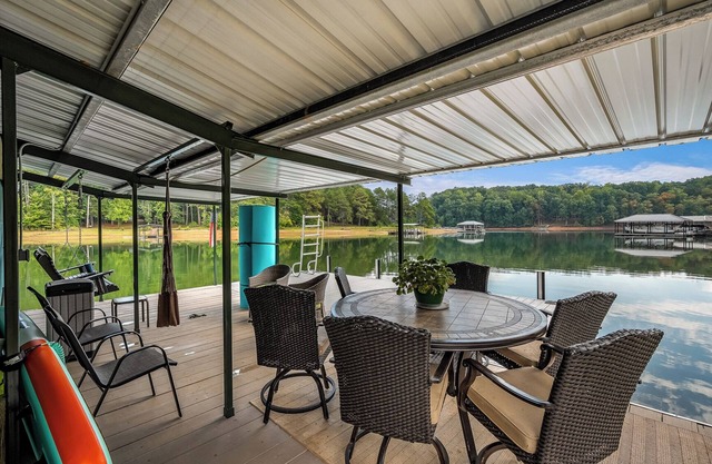 Valley Echoes on Lake Hartwell!