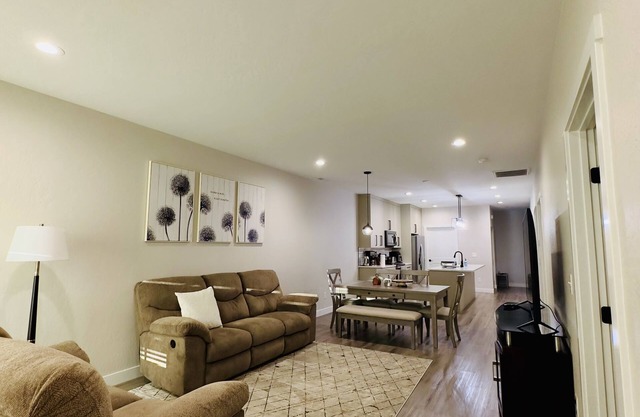 Valley Travel Home - close proximity to freeway and all of Spokane!