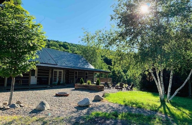 Valley View B - Rustic Log Cabin