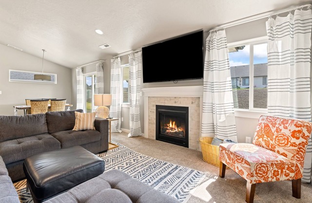 Valley View Caldwell Home | Hot Tub | Sauna |