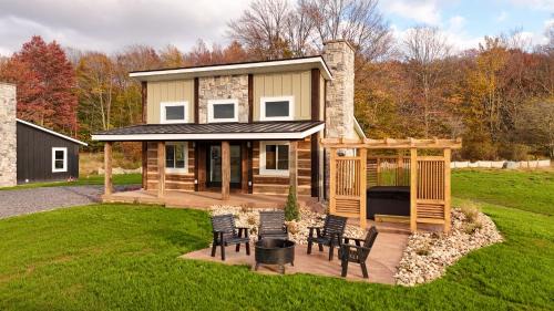 Valley View Resort Cabin #5, 2-Bed, Modern-Luxury with Hot Tub in Canaan Valley, WV