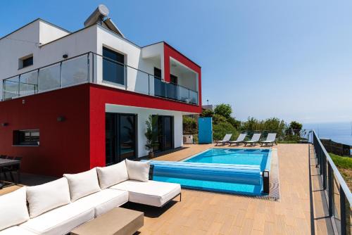 Valley View-Villa with heated pool and sauna