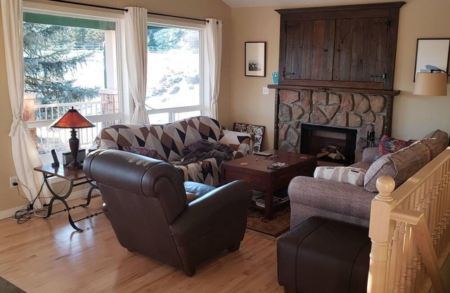 Valley Vistas - cozy home on the Red Deer River