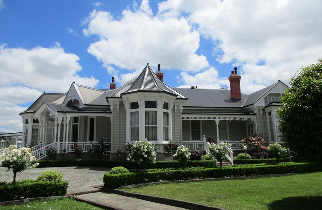 Valmai House & Motel