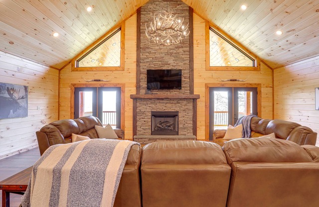 Van Buren Vacation Rental < 1 Mi to Big Spring!