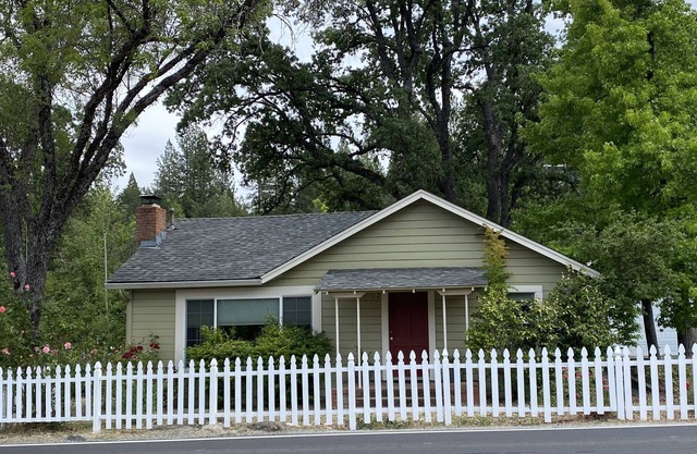 Van's Yosemite Garden Cottage