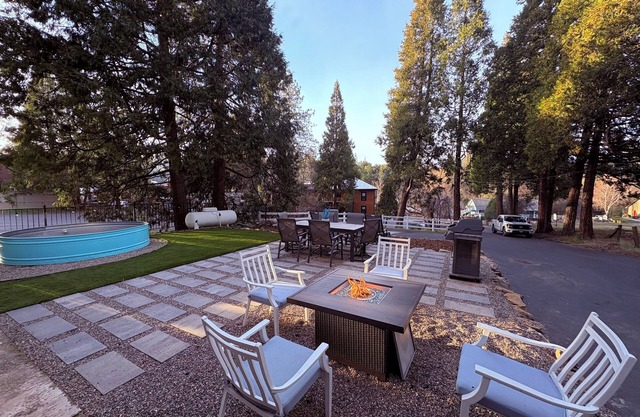 VanaHaven-Downtown,Pool,Firepit,Trees (WFH No $50 gate fee)