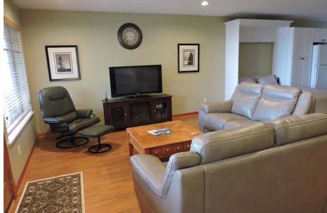 Vancouver Island Ocean Front Suite - Hike, Bike, Visit Wineries or Just Relax!