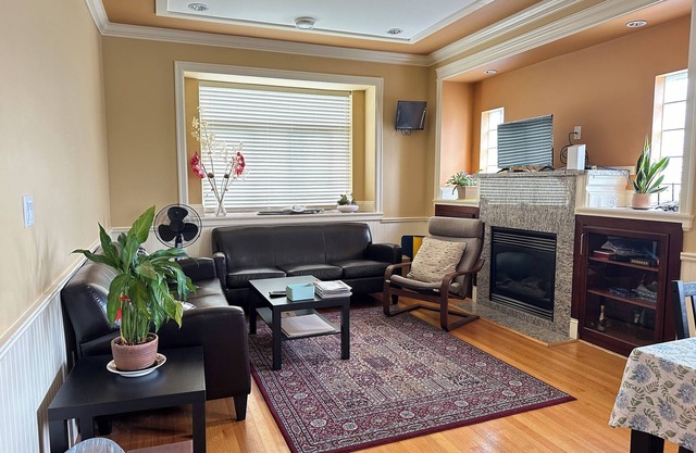 Vancouver Metrotown Modern Guest House