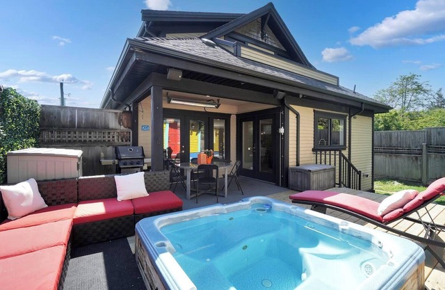 Ferienhaus in Vancouver, Family house with hot tub