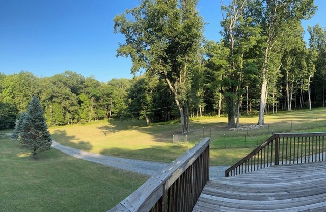 Vandalia Retreat, 3 bedroom home situated on 10 acres of wooded privacy!