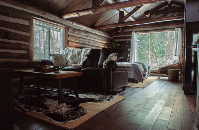 Seclude in a Romantic Cabin in an 850 acre Private Forest.