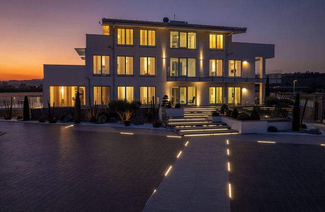 Vanity Tail Luxury Apartments - 3