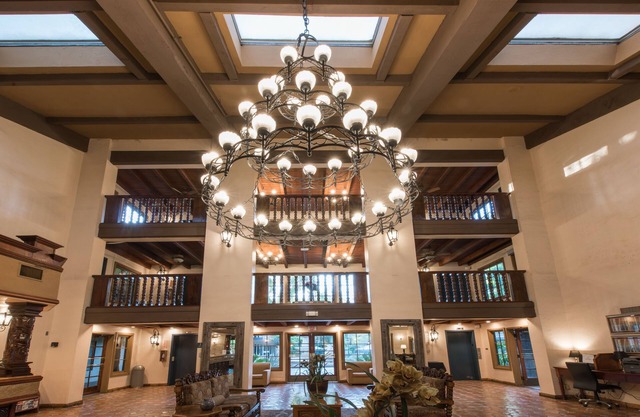 Vanllee Hotel and Suites