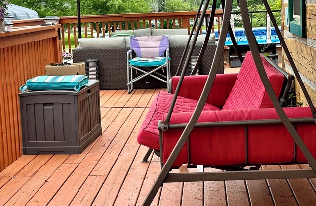 Varty Lake Lodge, Yarker ON. Escape The Mundane, Relax & Enjoy Summer &.Winter