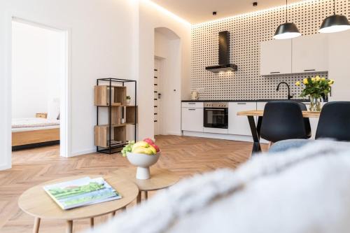 Vary Essence - Elegant Stay with Balcony