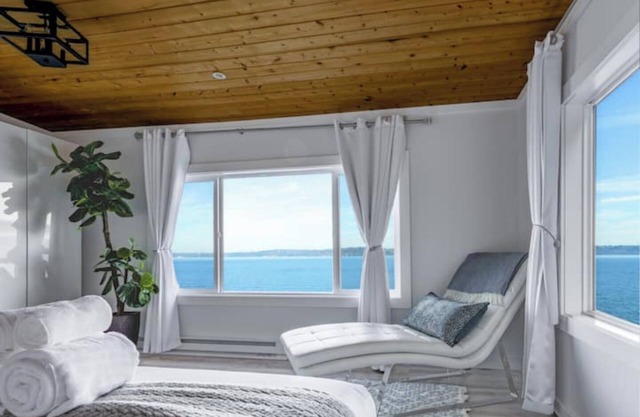 Vashon Island Retreat: Modern Style+Private Beach