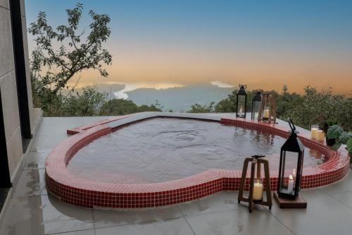 Vee Resort- The Suites of Royals