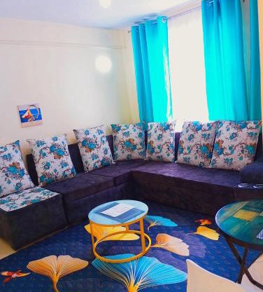 Vee's 1br Apartment at Lower Section 58 with Lakeviews