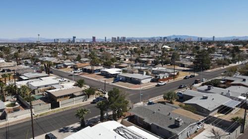 Vegas Apt 10 Mins to The Strip