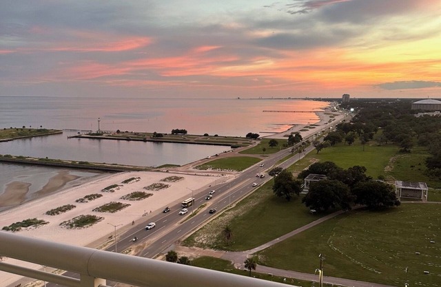 Vegas on the Gulf! Top floor unit with great sunset Gulf Views