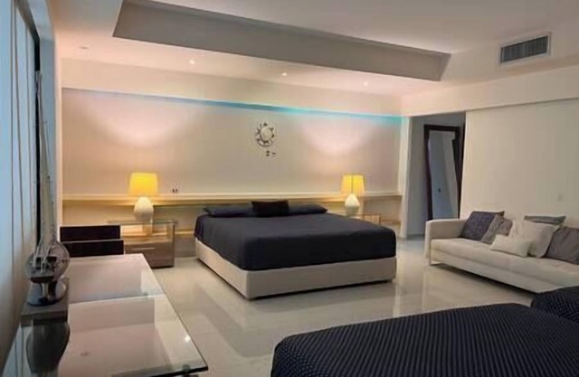 Velero Suites: Luxury and Comfort Near the Airport