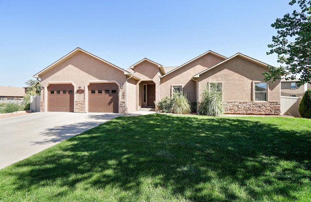 Velo II: Dog Friendly & Large Yard!