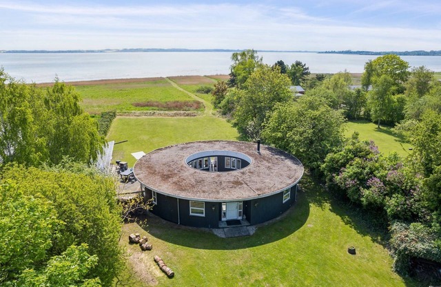 "Vemund" - 100m to the inlet by Interhome