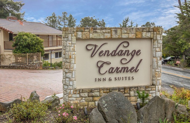 Vendange Carmel Inn & Suites