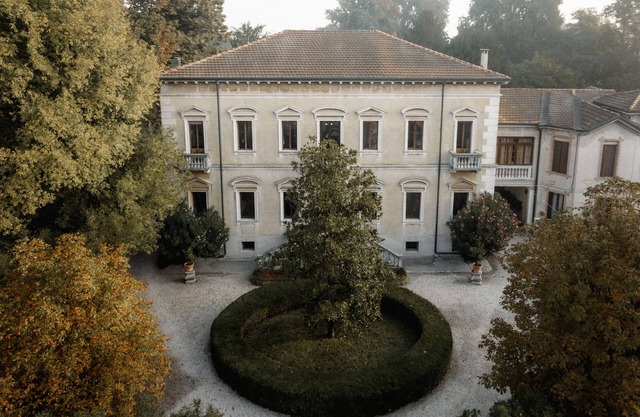 Venetian Art Nouveau Villa for Holidays in Historic Settings with Large Park
