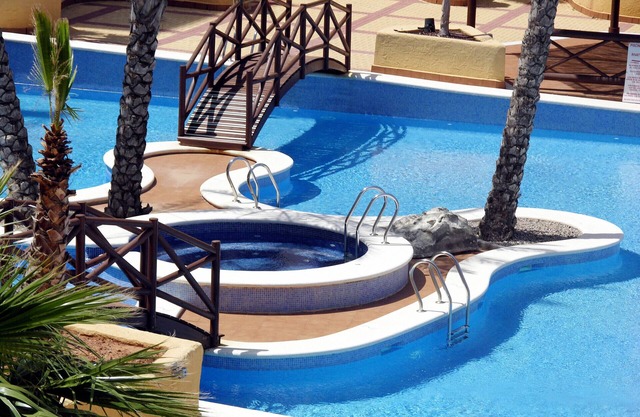 Fantastischer Meerblick, WLAN, 2 Swimmingpools, Parkplatz