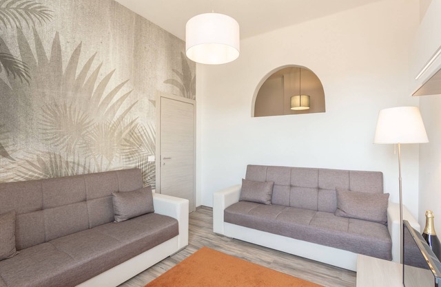 Verdi 185 by Pleiades Home