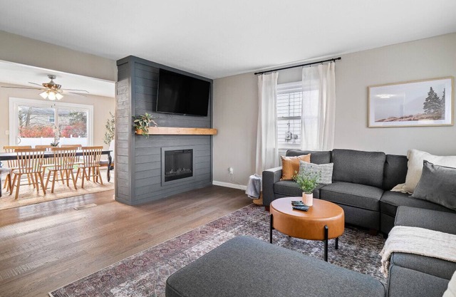 Vermilion Retreat w/ Game Room, Hot Tub & Across from Community Pool